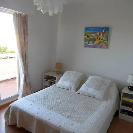 Apartment Le Lavandou, 2 Pieces, 4 Personnes - Fr-1-251-703