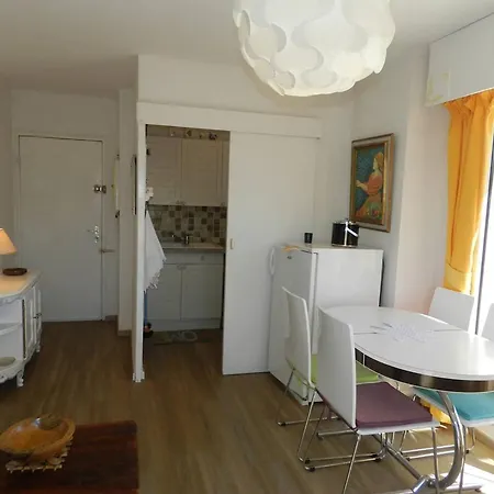 Le Lavandou, 2 Pieces, 4 Personnes - Fr-1-251-703 Le Lavandou